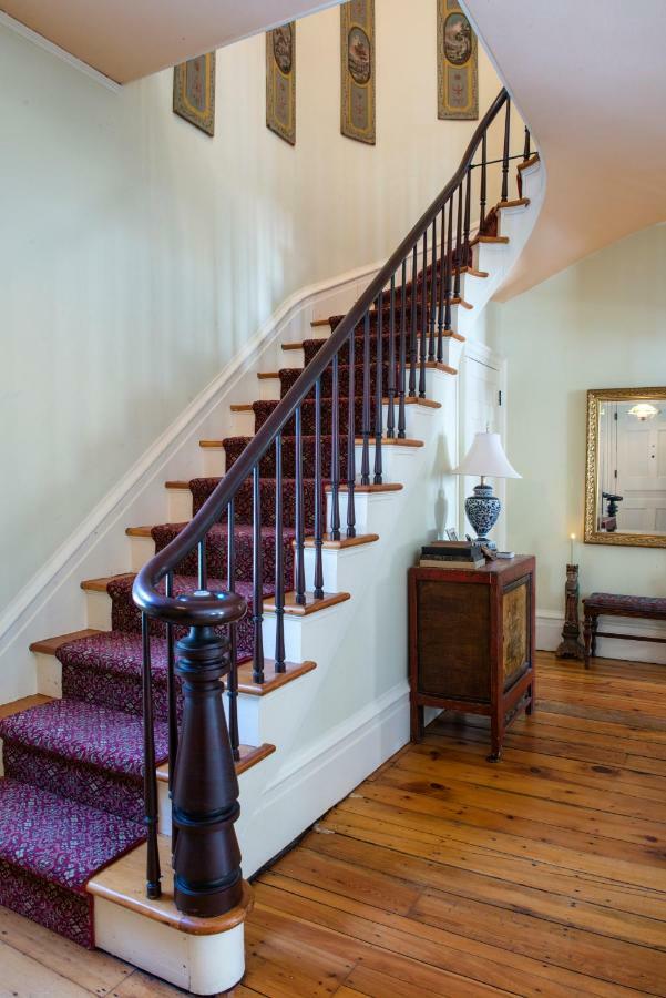 The Egremont Village Inn South Egremont Экстерьер фото